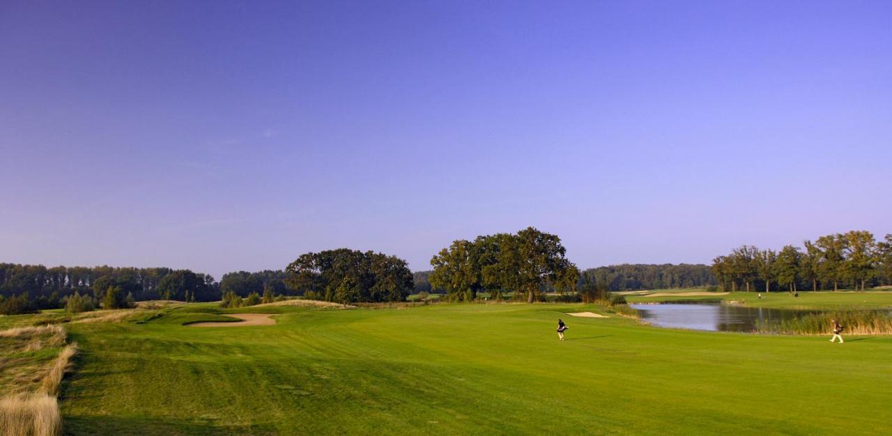 Schloss Golf & Luedersburg