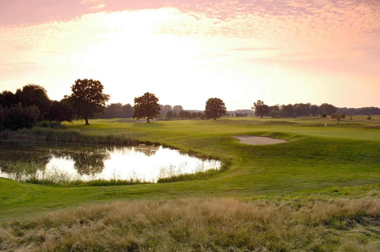 Schloss Golf & 4*