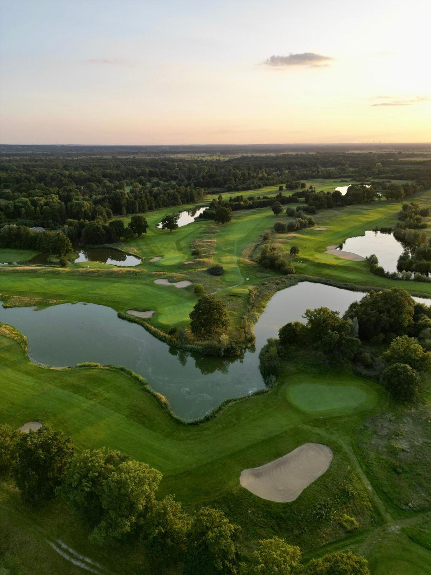 Schloss Golf & Luedersburg