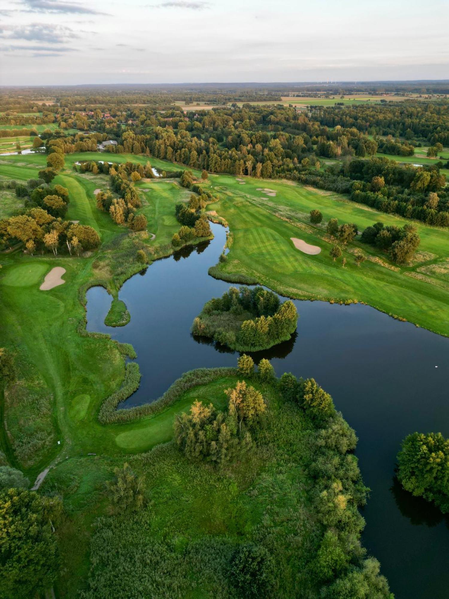 Schloss Golf & Luedersburg