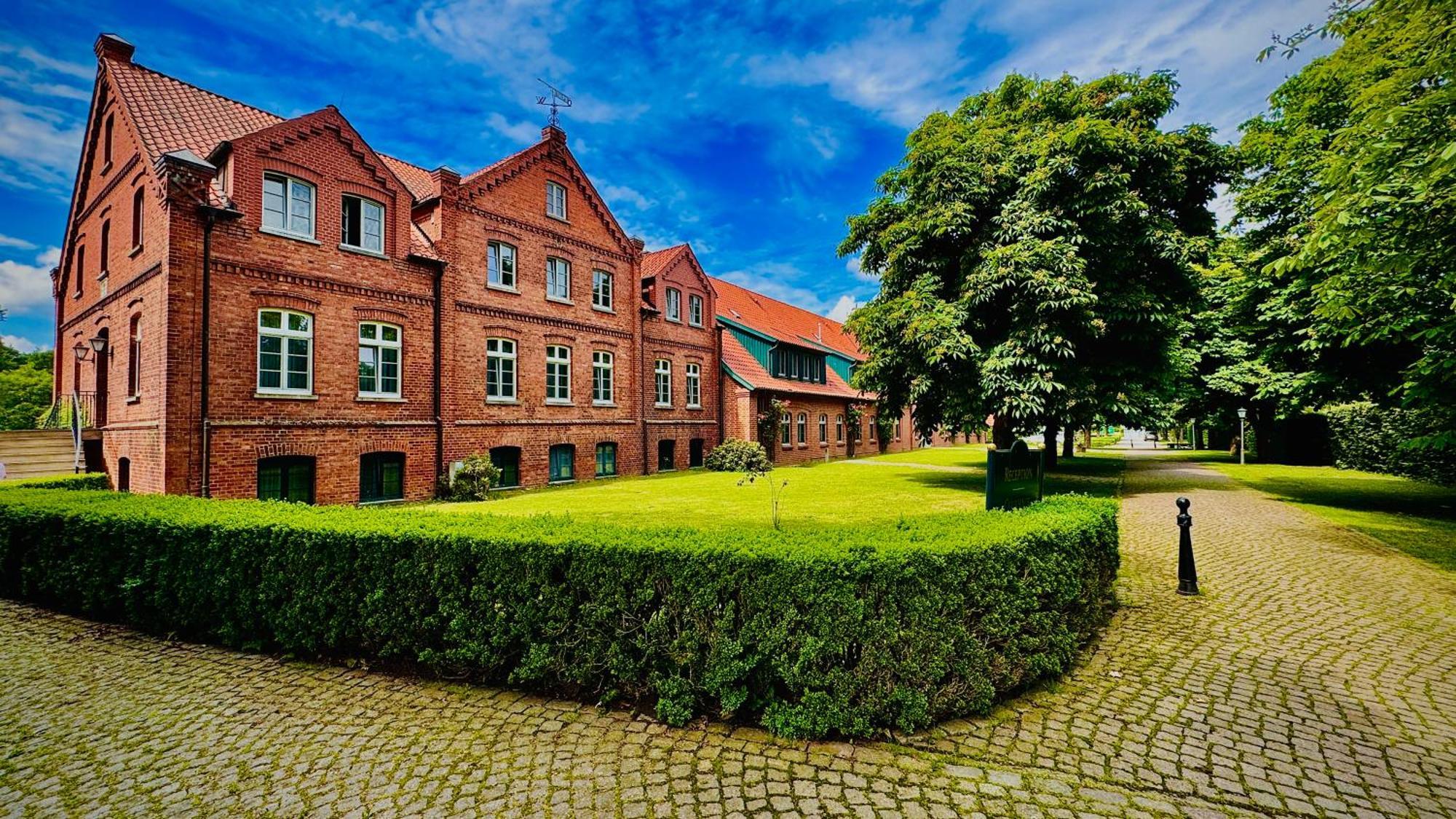 Schloss Golf & Luedersburg
