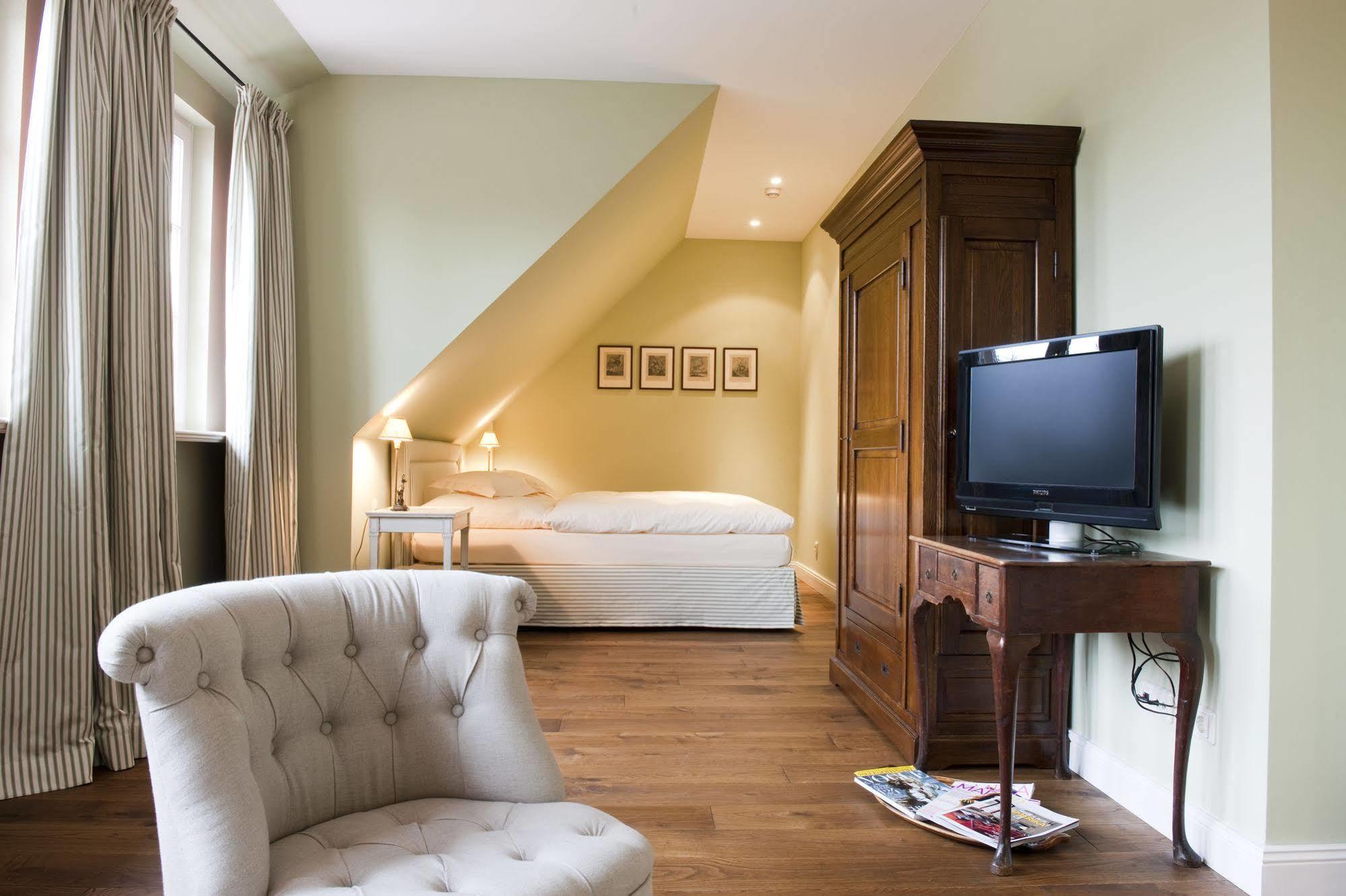 Schloss Golf & 4*